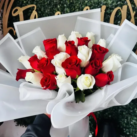 Ramo de Rosas rosas  y rosas blancas