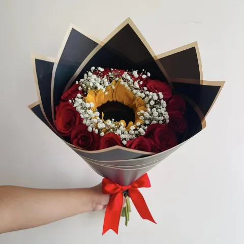 Ramo de Rosas rojas y girasol